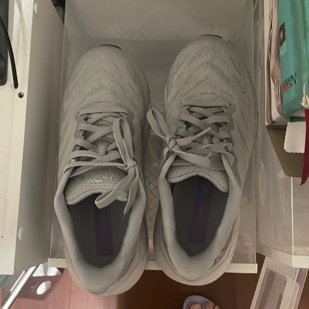 Hoka arahi 6 have the original box